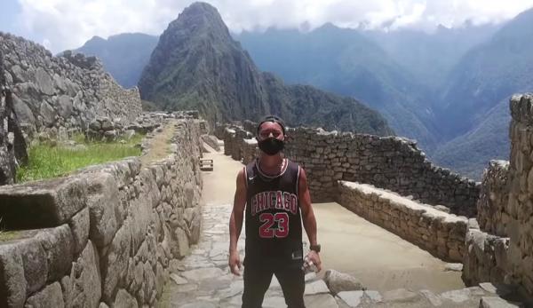 Le gouvernement du Pérou a ouvert le Machu Picchu au touriste japonais Jesse Katayama, pour honorer le fait que le pays a reçu le label « Safe Travel » par le World Travel and Tourism Council. (Image : Capture d’écran / YouTube)