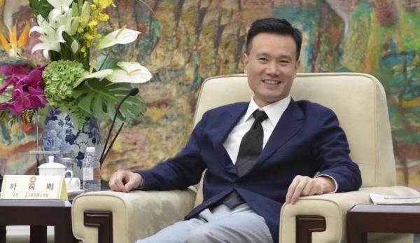 YeJianming, un homme d’affaires du département du travail du Front uni du Parti communiste chinois, aurait été impliqué dans l’arrangement commercial de la famille Joe Biden avec la Chine. (Image : Capture d’écran / YouTube)