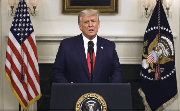 Le président Donald Trump a prononcé un discours solennel à la Maison Blanche pour dénoncer «  les énormes fraudes et irrégularités commises lors des élections » du 3 novembre. (Image : Capture d’écran / Twitter)