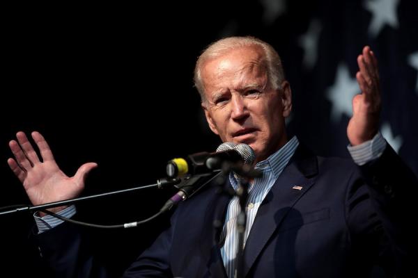 Des preuves provenant d’e-mail, étayées par le témoignage et les SMS de Tony Bobulinski, montrent que Joe Biden a pu être actif dans les affaires de son fils Hunter Biden, qui font actuellement l’objet d’une enquête par les procureurs fédéraux du Delaware. (Image : wikimedia / Gage Skidmore from Peoria, AZ / United States of America / CC BY-SA 2.0)