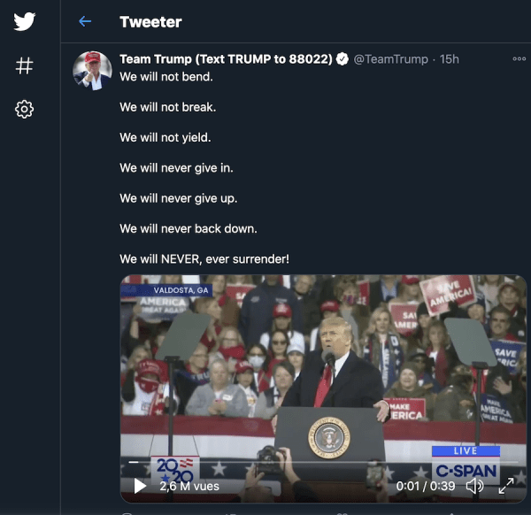 Nous nous battrons jusqu’au bout, nous n’abandonnerons jamais, nous ne reculerons jamais, nous ne ferons jamais de compromis, nous ne nous rendrons jamais, parce que nos cœurs sont rouges, blancs et bleus. Nous sommes américains ! (Image : Capture d’écran / Twitter)