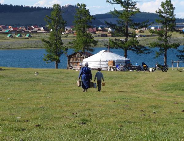 Les éleveurs laitiers d’aujourd’hui ont des traditions qui remontent à des milliers d’années jusqu’à la préhistoire de la Mongolie. (Image : Christina Warinner)