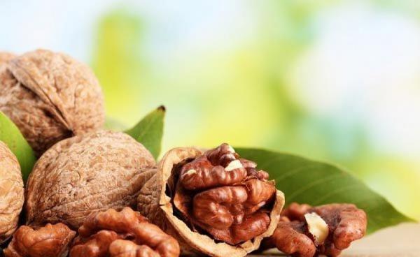 Considérée comme une puissante prescription pour les reins. Manger des noix est également très bon pour le cœur et favorise la fonction hépatique. (Image : secretchina.com)