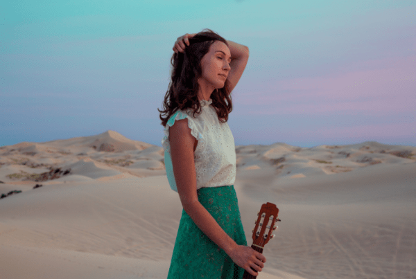 Katy Mantyk, un oiseau chanteur de Nouvelle-Zélande, apporte son réconfort aux victimes de la perte d’un être cher. (Image : avec l’aimable autorisation de Lina OrianaZuur)