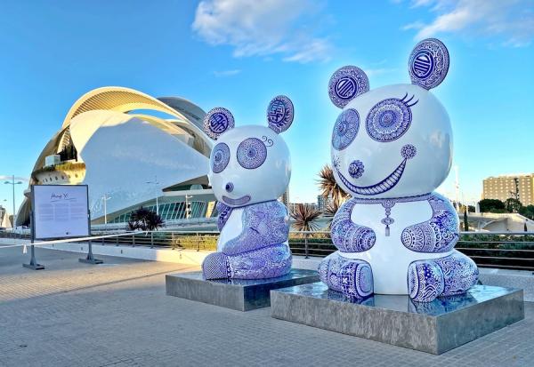 Une œuvre d’art géante créée par Hung Yi, exposée à la Cité des Arts et des Sciences en Espagne. (Image : Galerie d’art Hung Yi)