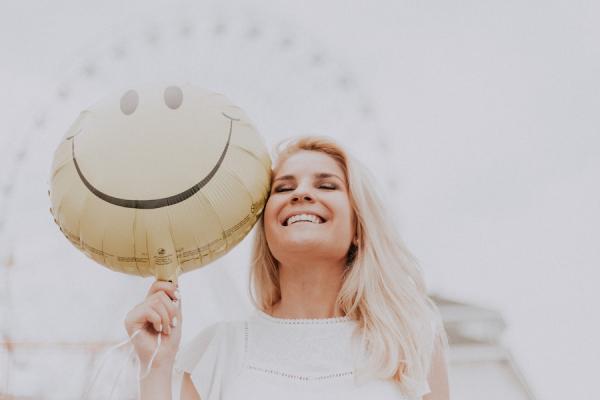 Des pensées plus positives favorisent un mieux-être physique. (Image : Ava Motive / Pexels)