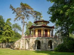 Le Pavillon chinois, vu de profil – Ce précieux monument est caractéristique des derniers exemples de pavillons chinois en France. (Image : office de tourisme de l’Isle-Adam -photo de presse)