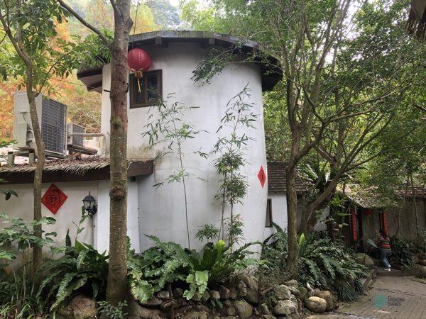 Il existe plusieurs cottages en forme de grange et d'autres cottages de style taïwanais traditionnel. (Image : Julia Fu / Vision)