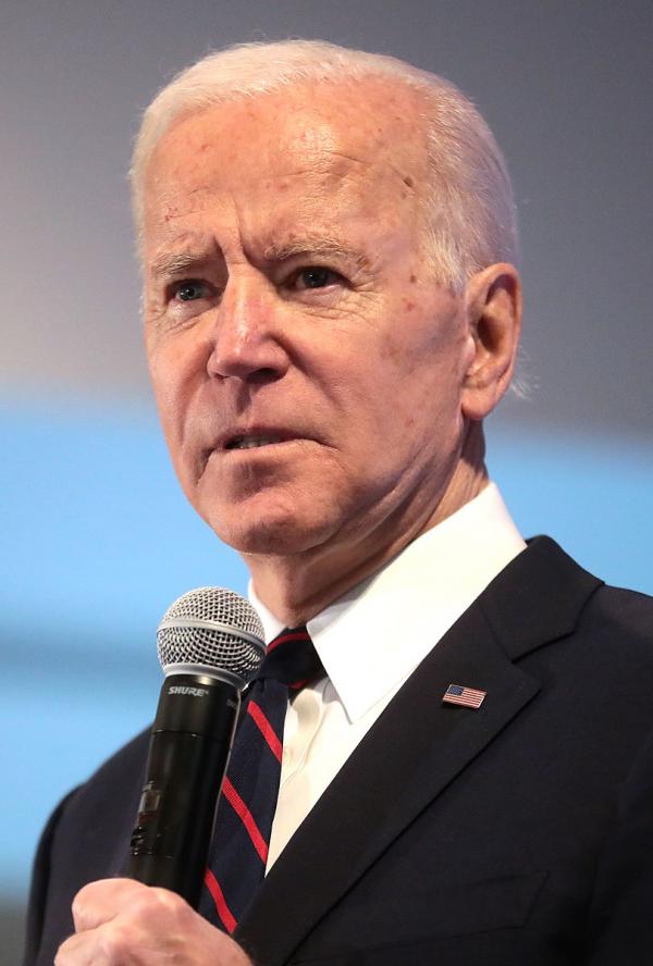 Le président Joe Biden a fait des remarques sur la réponse de son administration au Covid-19 et a signé des décrets et autres actions présidentielles. Le « dialogue pacifique » de Wang Yi avec l’administration de Joe Biden implique le renversement des règlements stricts que Donald Trump avait mis en place pour la Chine. (Image : wikimedia / Gage Skidmore from Surprise / AZ / United States of America / CC BY-SA 2.0)