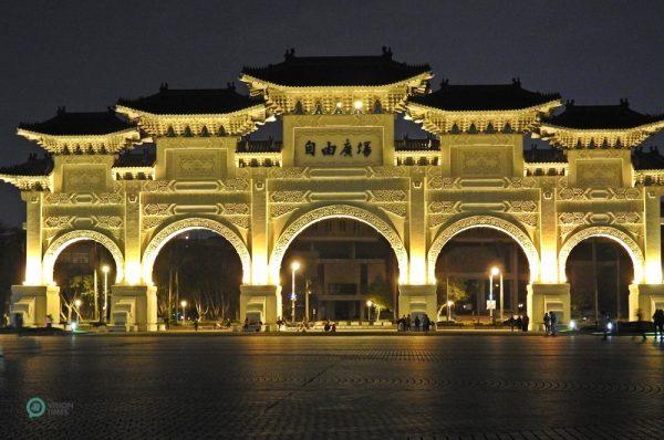 L’arcade de la Place de la Liberté au Mémorial de Chiang Kai-shek. (Image : Billy Shyu / Vision Times)