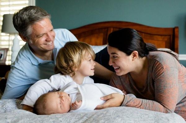 Les parents qui apprennent à leurs enfants, avant d'entrer en maternelle, à être réactifs et à demander l'aide de leur professeur ou de leurs camarades de classe lorsqu'ils rencontrent des difficultés, contribueront à encourager et à renforcer ce trait de caractère positif chez leurs enfants. (Image : 460273 / Pixabay)