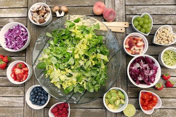 L’alimentation est une base importante de la bonne santé. C’est un équilibre entre qualité, variété et quantité. (Image : silviarita / Pixabay)
