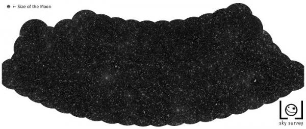Carte du ciel montrant 25 000 trous noirs supermassifs. Chaque point blanc est un trou noir supermassif dans sa propre galaxie. (Image : enquête LOFAR / LOL)