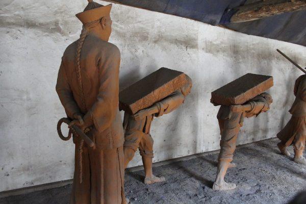 Une représentation du travail forcé à l’époque Qing, au musée Yamen du comté de Neixiang, dans la province du Henan. La région autonome chinoise du Xinjiang est sous le feu des projecteurs depuis que le génocide perpétré contre la minorité