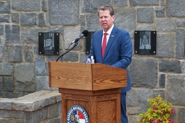 rian Kemp, le gouverneur de Géorgie, prend la parole lors d’une cérémonie virtuelle du Memorial Day au Clay National Guard Center à Marietta, en Géorgie, le 21 mai 2020. Brian Kemp a déclaré qu’il n’avait pas peur de « Stacy Abrams, de Joe Biden et de la gauche », après que le PDG de Coca-Cola James Quincey ait tourné en dérision la réforme électorale de son État. (Image : Georgia National Guard / Flickr / CC BY 2.0)