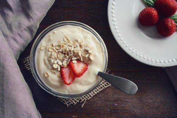  Les probiotiques contenus dans le yaourt stimulent le système immunitaire. (Image : Aline Ponce / Pixabay)