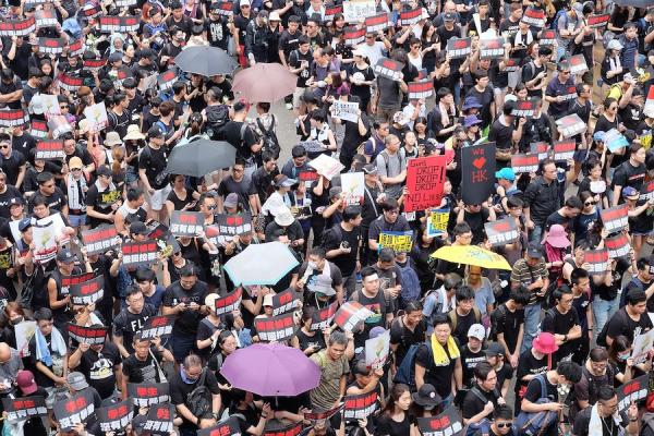 Selon un rapport du groupe de réflexion Atlantic Council, « les troubles civils aux États-Unis suite aux violences policières contre les Afro-Américains, ont également été utilisés pour contrer les critiques concernant les abus de la police contre les manifestants à Hong Kong. » (Image : wikimedia / VOA / Domaine public)