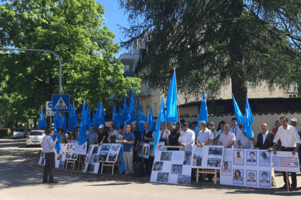 Le 5 juillet 2017, des manifestants se sont rassemblés à Munich, en Allemagne, pour protester contre les violations des droits humains à l’encontre des Ouïghours au Xinjiang. (Image : Wikimedia / Jordan Peterson / CC BY-SA 4.0)