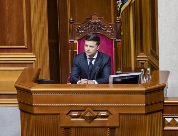 Le 20 mai 2019, lors de la session solennelle de la Verkhovna Rada à Kiev, le nouveau président élu de l’Ukraine, Volodymyr Zelensky, a prêté serment en tant que chef d’État. (Image : U.S. Embassy Kyiv Ukraine / Flickr / CC BY-SA 2.0)
