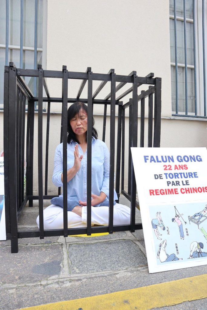 France – Des associations dénoncent les 22 ans de persécution des pratiquants de Falun Gong en Chine