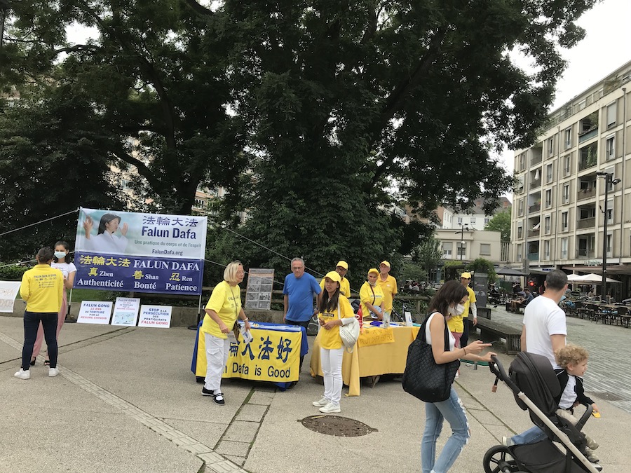 France – Des associations dénoncent les 22 ans de persécution des pratiquants de Falun Gong en Chine