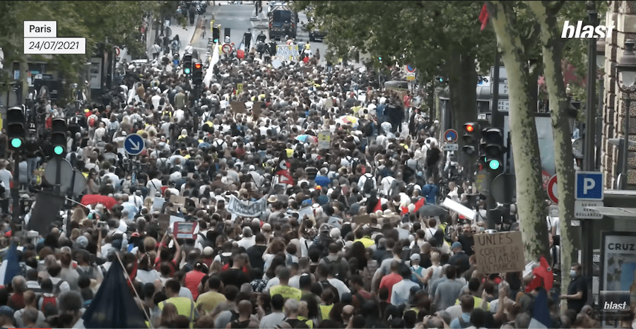 Des manifestations contre le passeport vaccinal, le pass sanitaire et le confinement éclatent en Europe et en Australie 