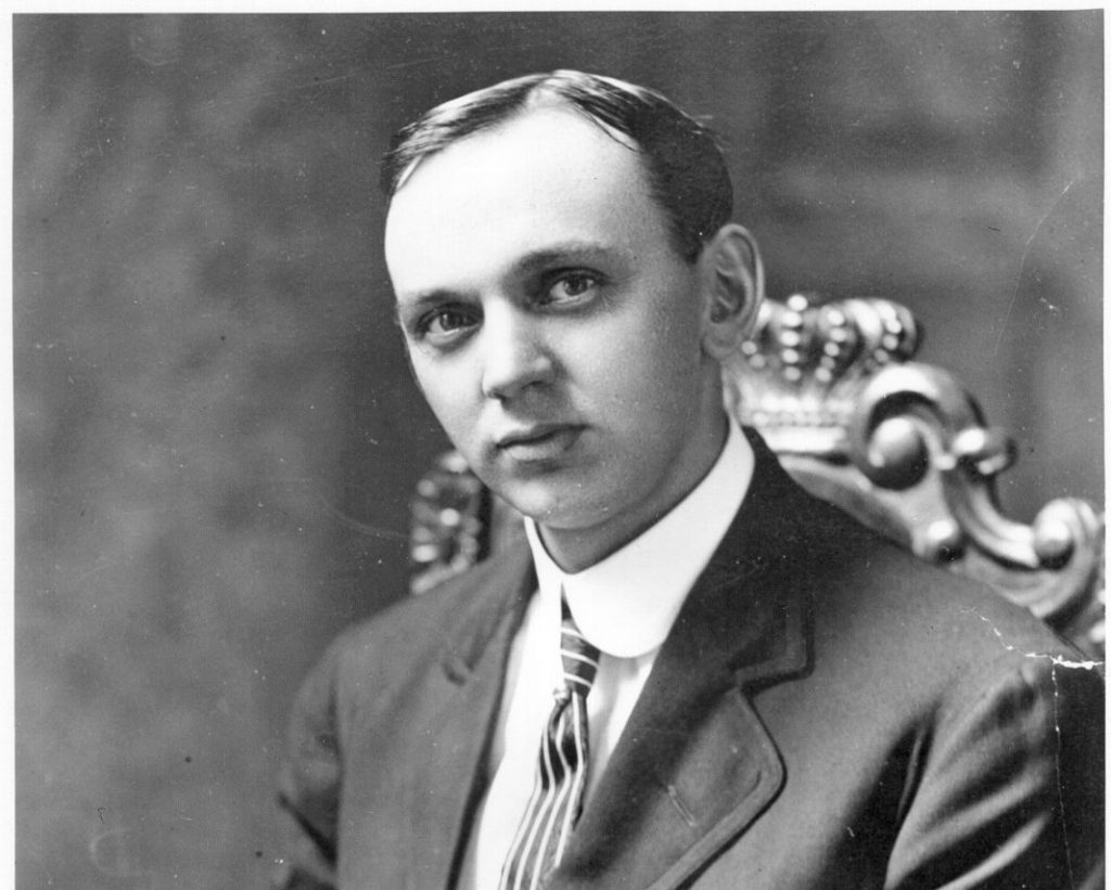 Les lectures de vie d’Edgar Cayce suggèrent l’existence de vies antérieures et de relations karmiques