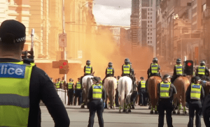 Australie : la police intervient lors des manifestations à Melbourne après plus de 200 jours de confinement