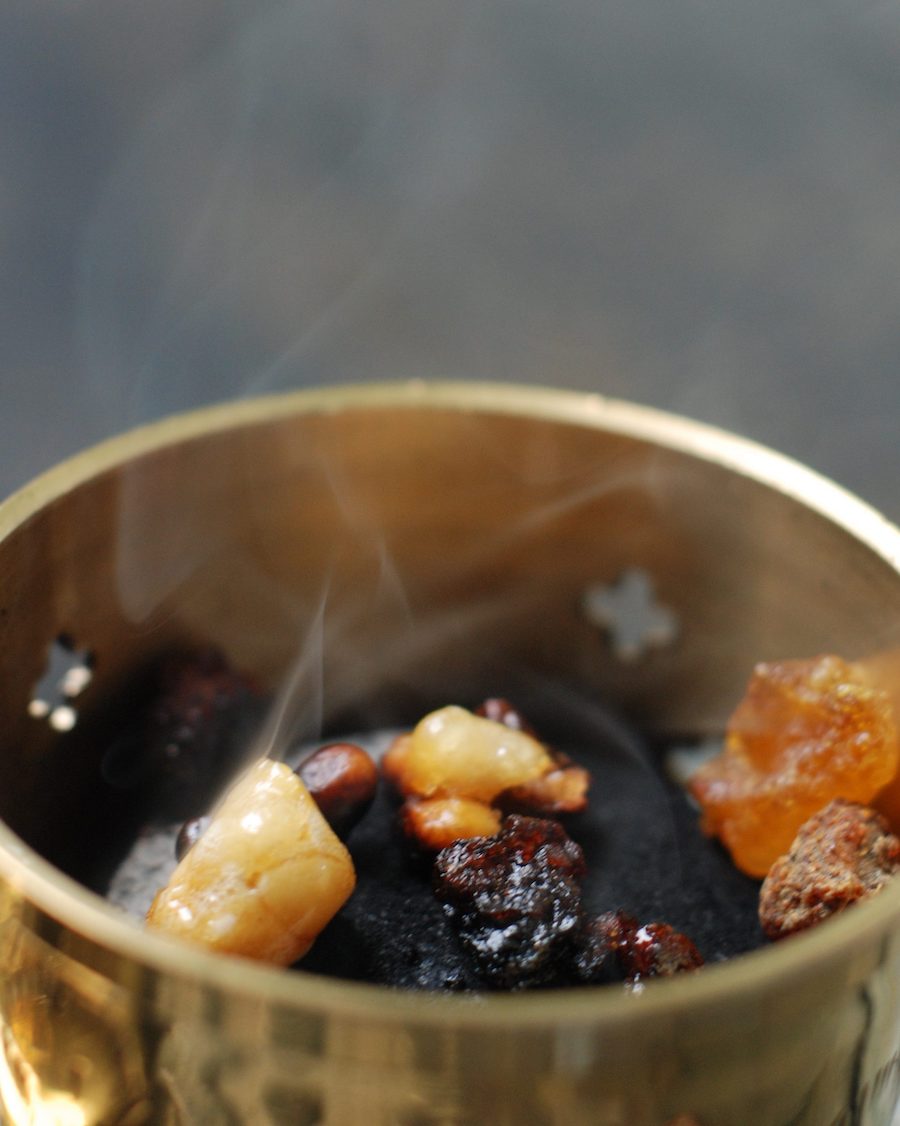 La riche tradition de l’encens et de la myrrhe, des résines aussi