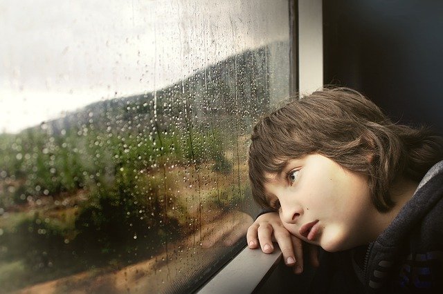 Covid-19 au Royaume-Uni : la santé mentale des jeunes affectée par la solitude et l’enfermement