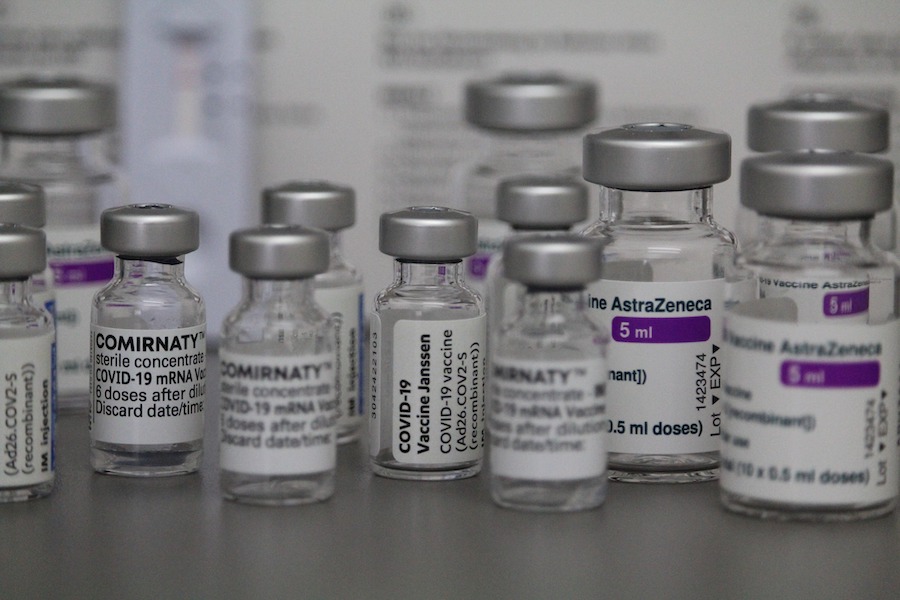 Des médecins critiquent l’approbation par la FDA du vaccin Pfizer contre la Covid-19 