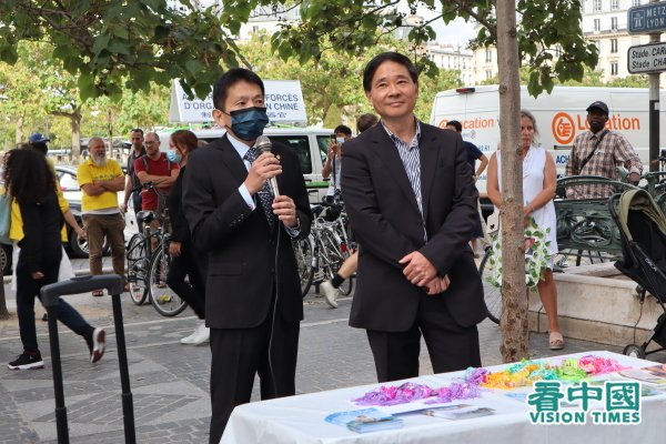 Des pratiquants de Falun Gong défilent dans le quartier chinois de Paris 