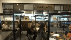 Australie : la chaîne de restaurants Rashays ne rouvrira pas tant que les non-vaccinés ne pourront pas dîner