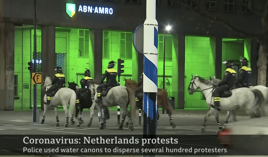Pays-Bas : de violents affrontements à Rotterdam suite aux restrictions sanitaires 
