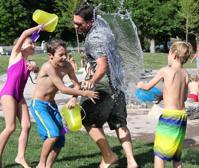 Les jeux font grandir les enfants positivement et créent des liens familiaux