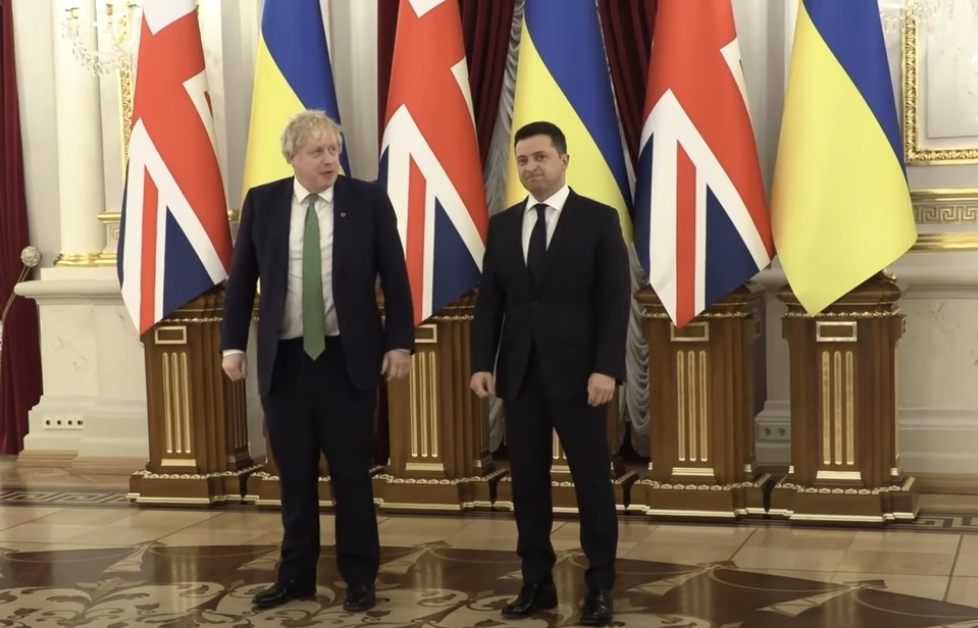 L’Ukraine, la Pologne et le Royaume-Uni s’engagent dans un pacte de sécurité alors que la Russie cherche à consolider sa propre frontière