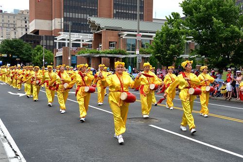 La joie de la danse du tambour de ceinture, une pratique du folklore traditionnel chinois