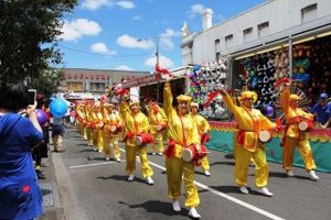 La joie de la danse du tambour de ceinture, une pratique du folklore traditionnel chinois