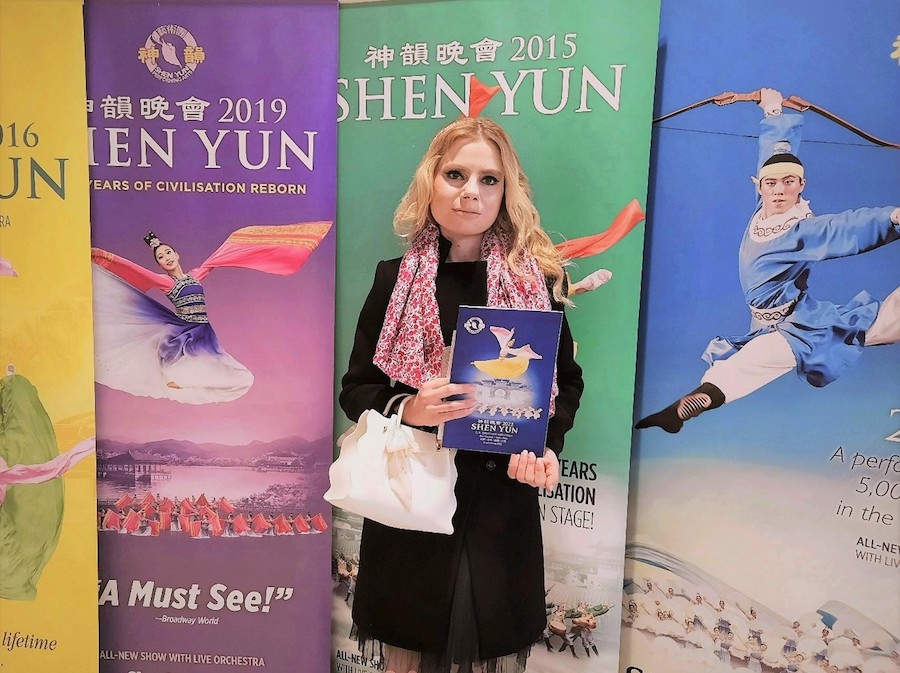 Je suis une grande fan de Shen Yun depuis la conception du spectacle, confie un mannequin