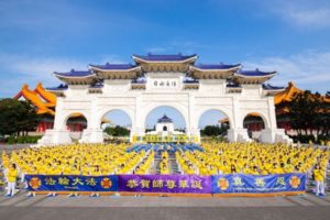 Des milliers de personnes dans le monde se sont rassemblées pour célébrer les 30 ans du Falun Gong