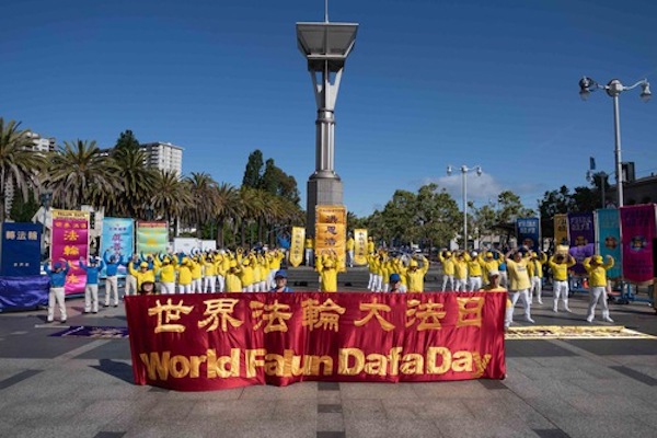 Des milliers de personnes dans le monde se sont rassemblées pour célébrer les 30 ans du Falun Gong