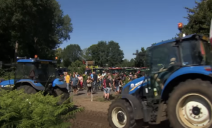 Des milliers d’agriculteurs néerlandais protestent contre le plan du gouvernement visant à limiter les émissions d’azote