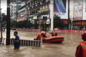 Des pluies diluviennes causent la mort de dizaines de personnes dans le sud de la Chine