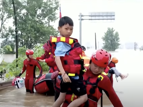 Des pluies torrentielles ont provoqué d’importantes inondations en Chine, submergeant les routes et piégeant les habitants