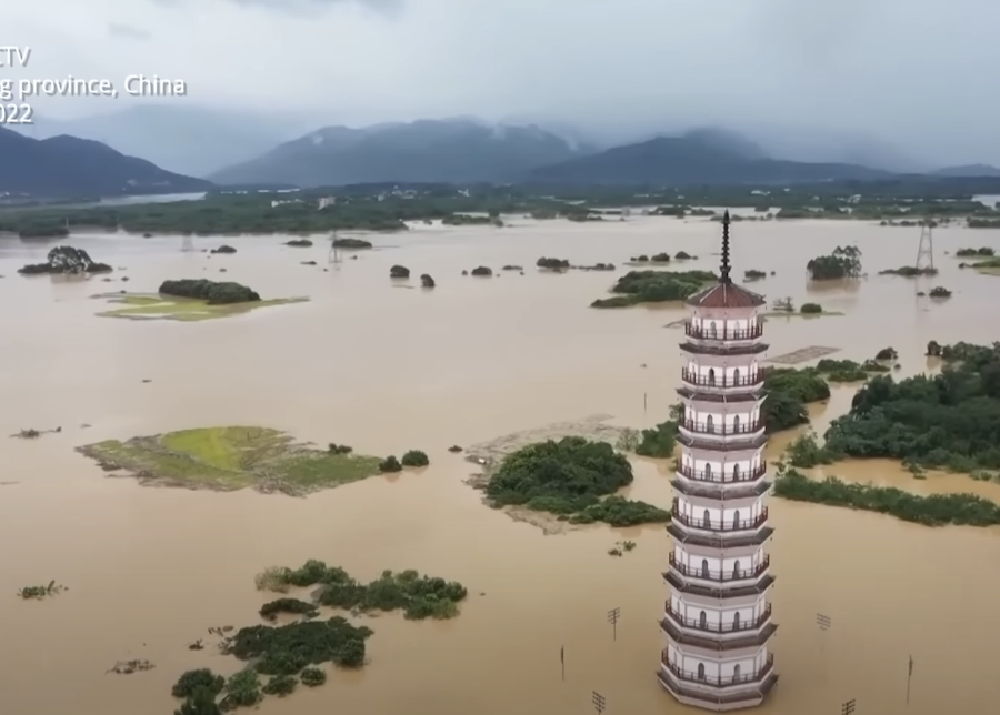 Des pluies torrentielles ont provoqué d’importantes inondations en Chine, submergeant les routes et piégeant les habitants 