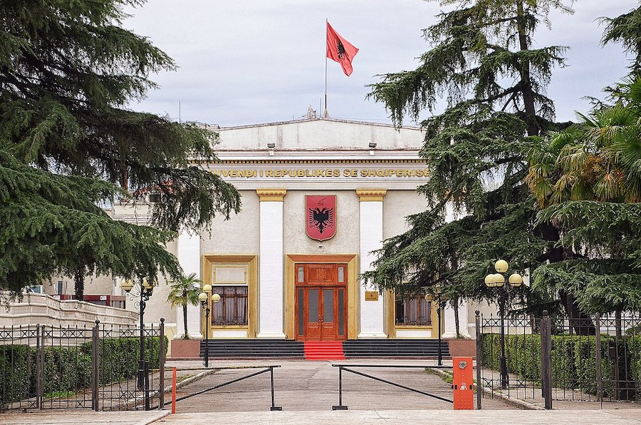 Manifestations massives en Albanie suite à l’inflation et la hausse des prix du carburant