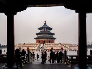 Dix mille chinois, riches de quarante-huit milliards de dollars, envisagent de quitter le pays 