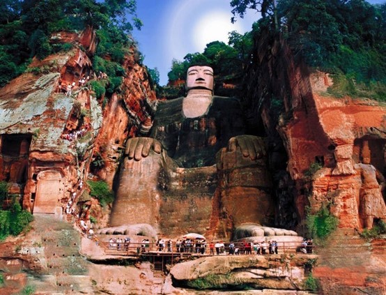 La légende du Grand Bouddha de Leshan : sculpté pour neutraliser le monstre de la rivière