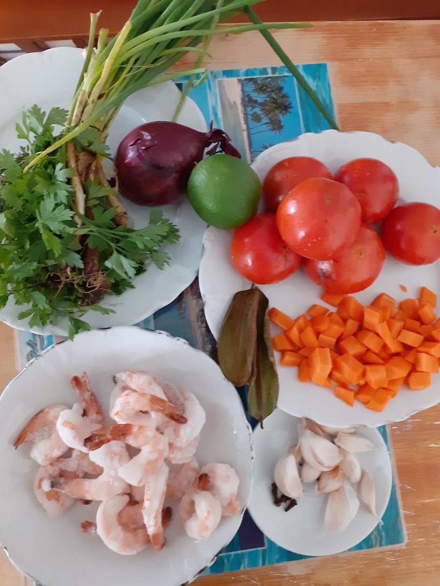 La recette de crevettes décortiquées sauce aux tomates fraîches de ...