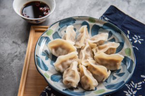 Pourquoi mange-t-on des raviolis chinois en Chine pendant le Nouvel An chinois et les autres fêtes ?